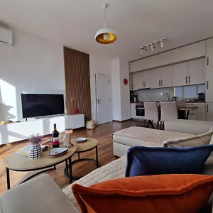 Red & White Palace Appartement